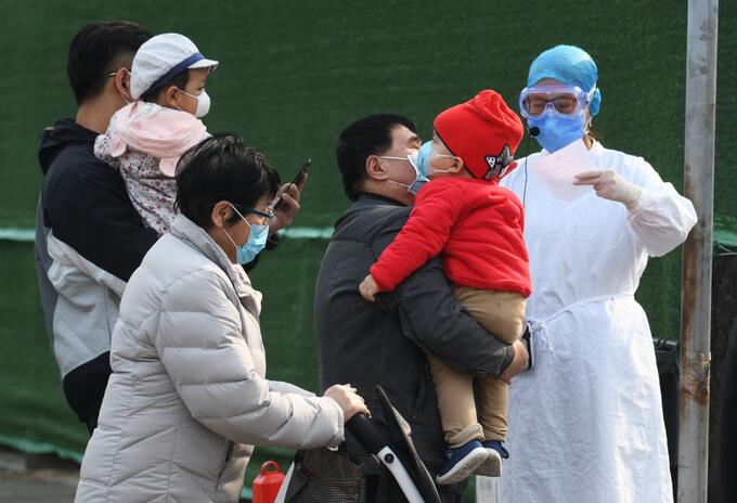 Niños con coronavirus