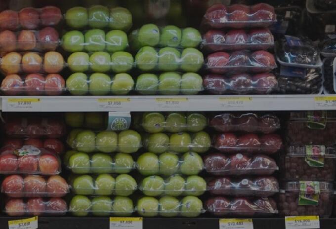 Empaque plástico en frutas y verduras.