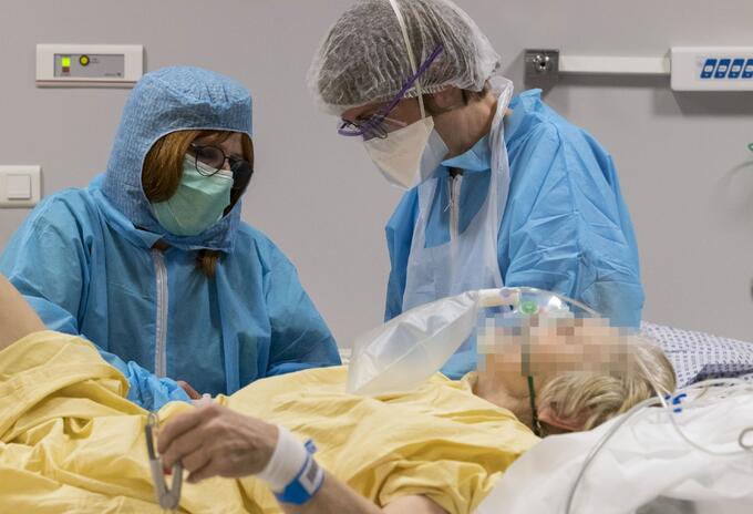 Los prestadores de servicios de salud deberán realizar dos reportes diarios sobre la disponibilidad de camas y número de pacientes COVID en UCI.