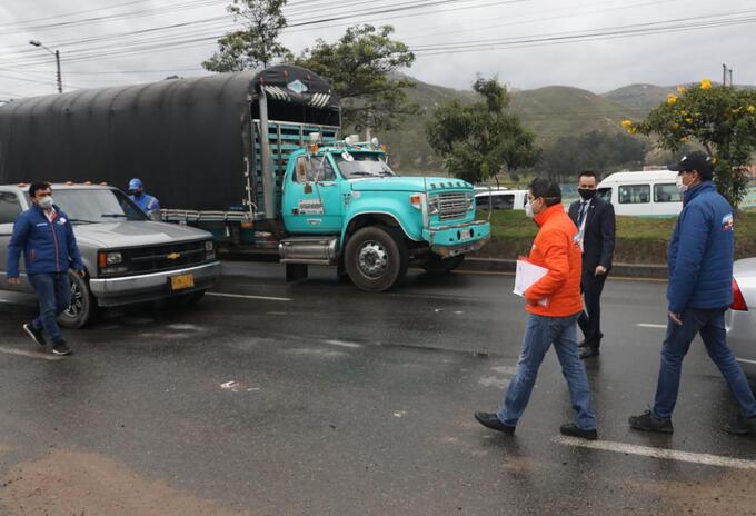 El gobernador Nicolás García encabeza controles en vías de Cundinamarca por la cuarentena