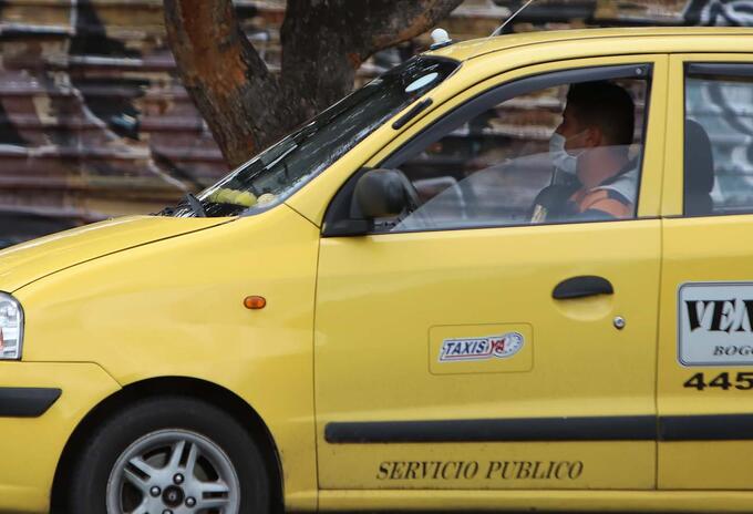 Muchos de los conductores de taxi no cobran las carreras al personal médico. Héroes anónimos: Los taxistas