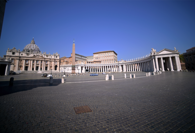 Plaza De San Pedro, en Roma, vacía durante la Semana Santa de 2020.