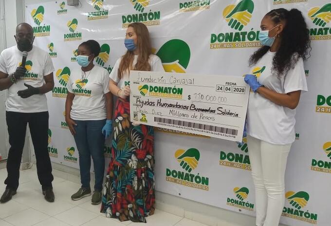 Alcalde recibe cheque por 110 millones de pesos consignados a la donatón.