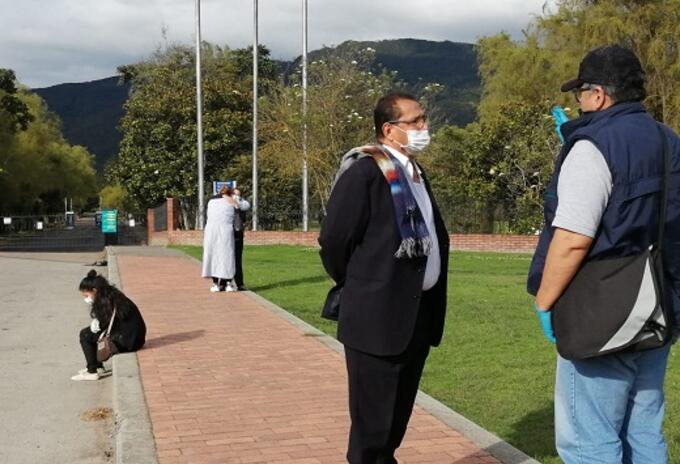Familiares del primer médico que murió por coronavirus en Colombia, Carlos Fabián Nieto.
