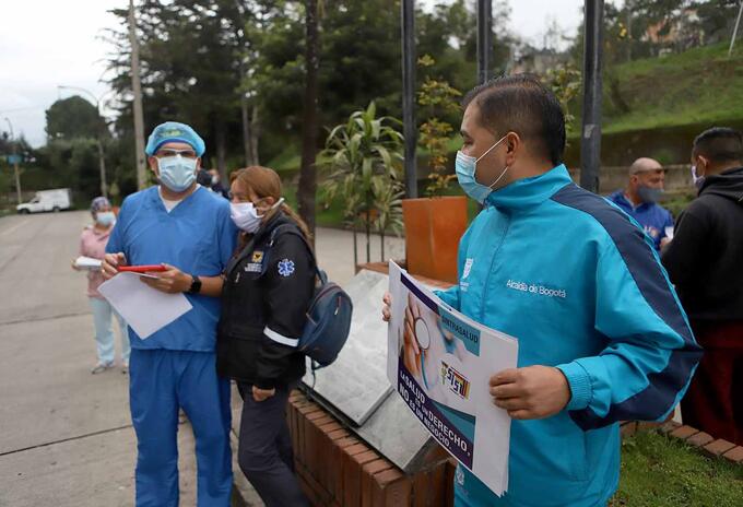 Un grupo de médicos y enfermeras se concentraron en el hospital Simón Bolívar.