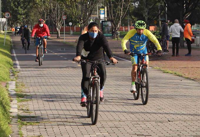 Las personas usan más las bicicletas en cuarentena Cuarentena en Bogotá / Deporte en cuarentena / Coronavirus en Colombia