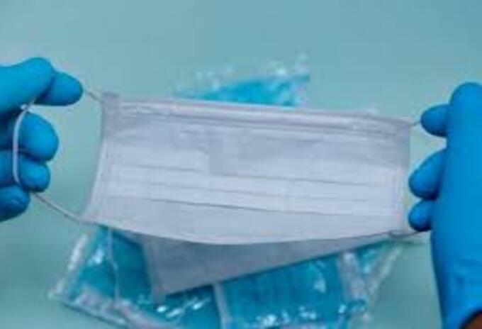 Tapabocas y guantes
