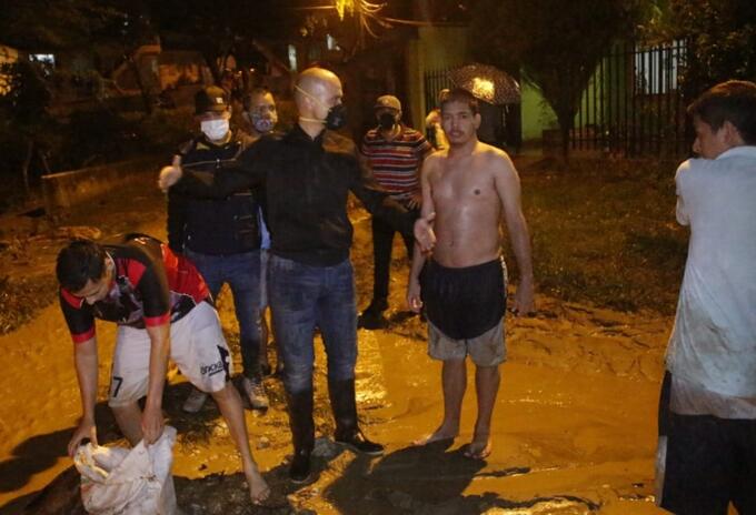 La quebrada La Palmira se desbordó por fuertes lluvias.