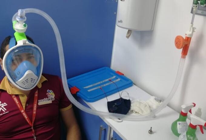 Se trata de una máscara de buceo full-face para ventilación no invasiva, la cual limita la presión de los pulmones