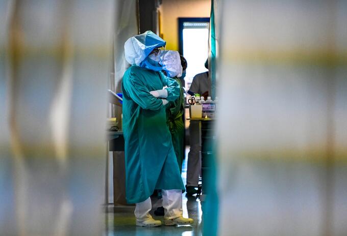 Médicos que atienden coronavirus