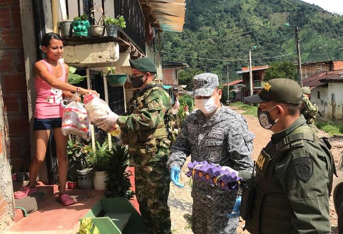 Fuerza pública entregó ayudas humanitarias en Planadas