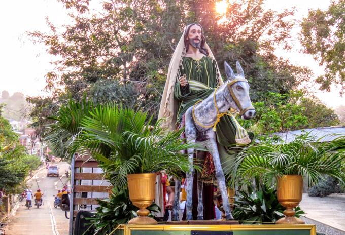 Virtualmente conservan la tradición de las procesiones.
