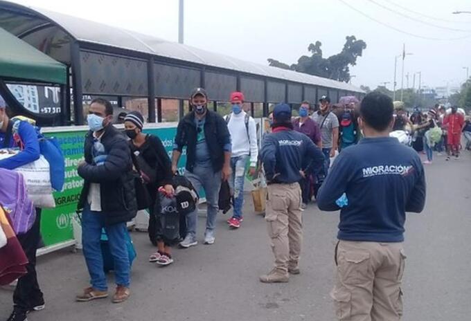 Venezolanos saliendo de Colombia Venezolanos saliendo de Colombia