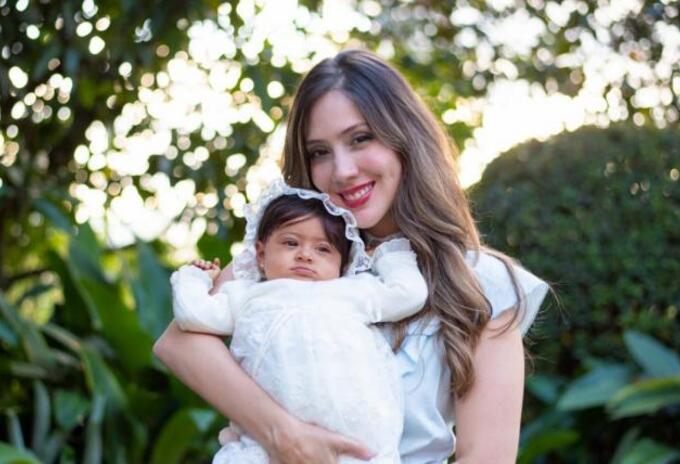 Diana Osorio, gestora social de Medellín, con su hija Aleia.
