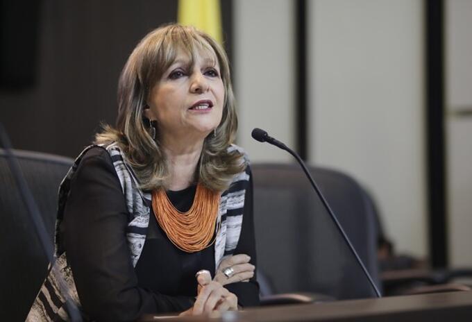 ÁNGELA MARÍA ROBLEDO ÁNGELA MARÍA ROBLEDO
