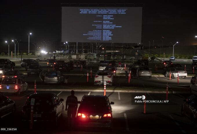 Autocinema en aeropuerto de Montevideo Autocinema en aeropuerto de Montevideo