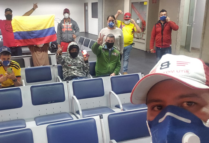 Colombianos varados en el exterior