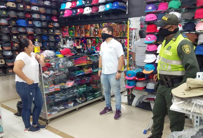 Los almacenes fueron cerrados en el centro de la ciudad.