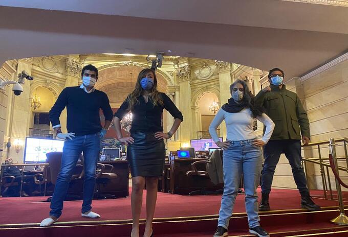 Miembros de oposición en debate semipresencial