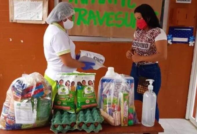 Entrega de canastas del ICBF, durante el aislamiento