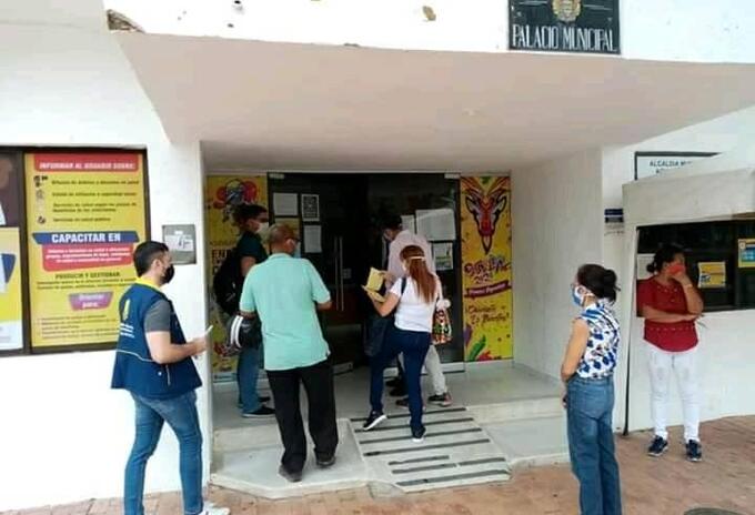 llegada de funcionarios de fiscalía a la alcaldia de Aguachica
