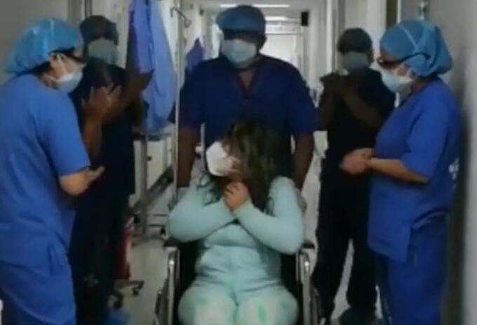 Mujer curada de COVID-19 en Bogotá