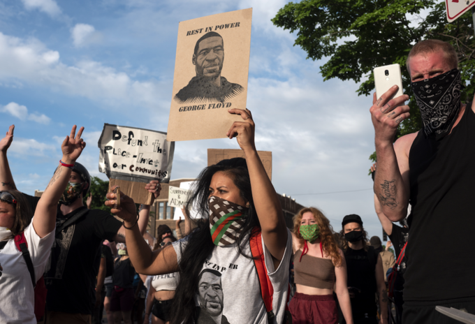 Protestas por muerte de afroamericano a manos de policía en EE.UU.