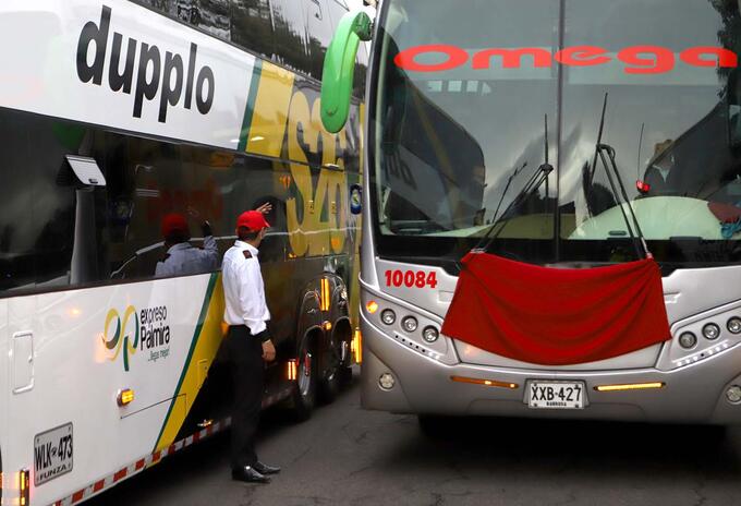 Protesta de buses intermunicipales por cuarentena en Colombia / Coronavirus en Colombia