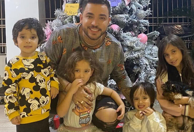 Jessi Uribe y sus hijos