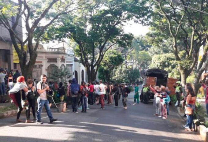 Presunto ladrón casi termina linchado cuando hurtaba a conductor de un bus en Medellín