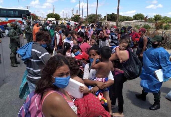Migrantes venezolanos en la frontera