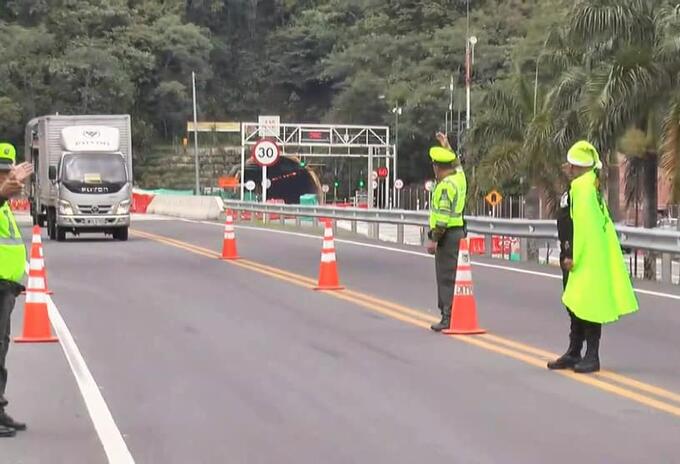 Policía sanciona a 54 conductores que pretendían irse de paseo en medio de la cuarenta en Antioquia