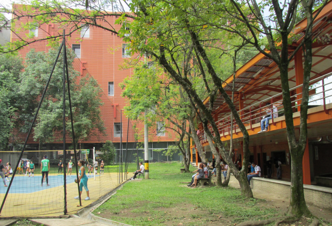 Politécnico Jaime Isaza Cadavid de Medellín.