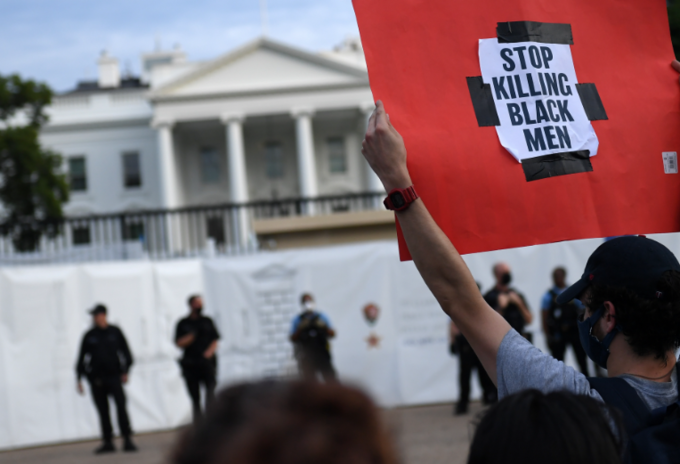 Manifestaciones frente a la Casa Blanca por la muerte de George Floyd