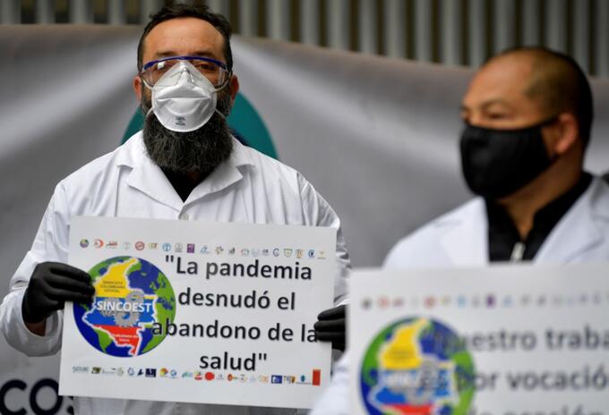 Protesta de personal médico por falta de condiciones para laborar, durante la pandemia.