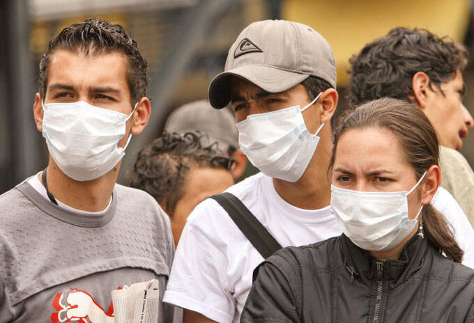 El uso del tapabocas y conservar distancias entre dos y cuatro metros, sigue siendo obligatorio.
