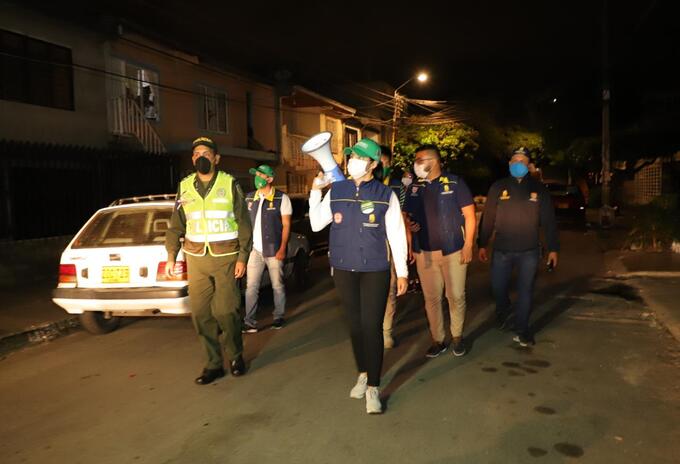 Fiesta de 500 personas en Cali terminó en disturbios con el Esmad