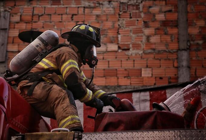 BOMBEROS BOMBEROS