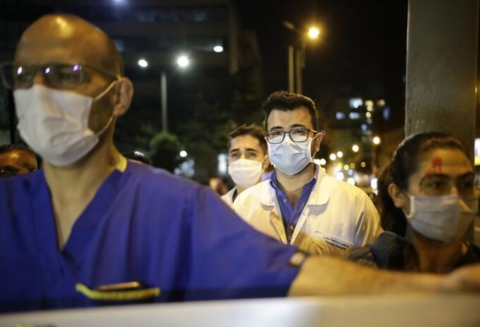MARCHA POR LOS PROFESIONALES DE LA SALUD MARCHA POR LOS PROFESIONALES DE LA SALUD