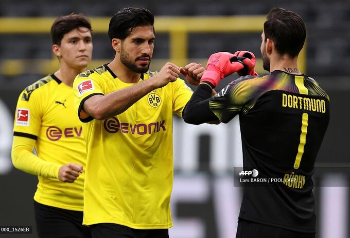 Roman Burki y Emre Can Roman Burki y Emre Can