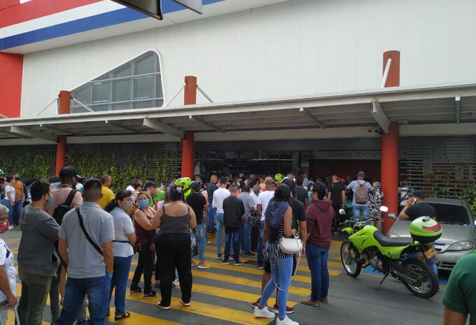 Cierran almacén