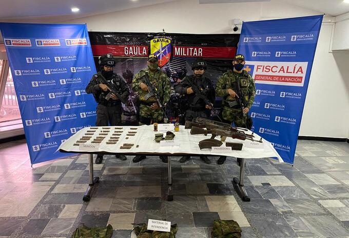Autoridades lograron descubrir una caleta con armamento y material de guerra