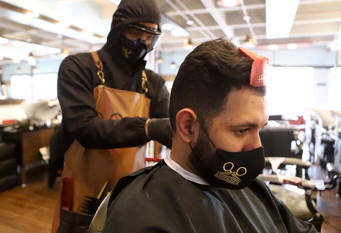 Salones de belleza y peluquerías reabren sus puertas, luego de tres meses de cuarentena.