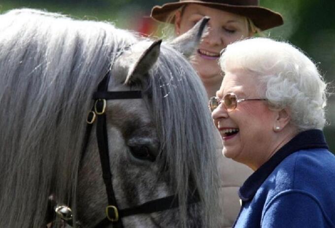 Reina Isabel II