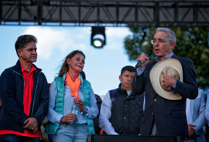 Álvaro Uribe junto a Marta Lucía Ramírez
