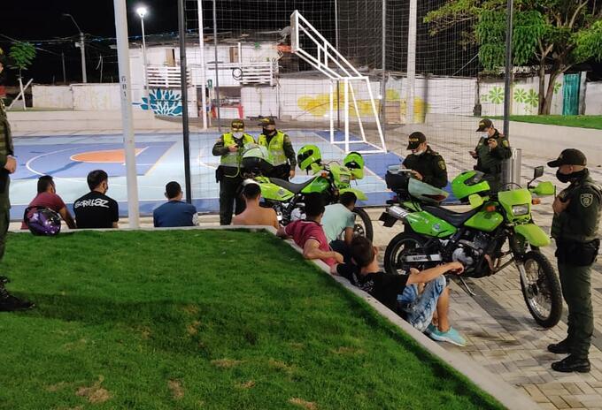 Se encontraban violando el toque de queda y sin los protocolos de bioseguridad Se encontraban violando el toque de queda y sin los protocolos de bioseguridad