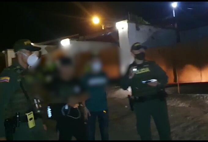 Estaban violando el toque de queda y ley seca establecido por el departamento.