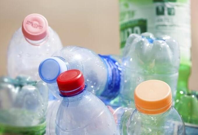 El propósito es reducir las grandes cantidades de plástico de un solo uso que están contaminado ríos, mares y océanos