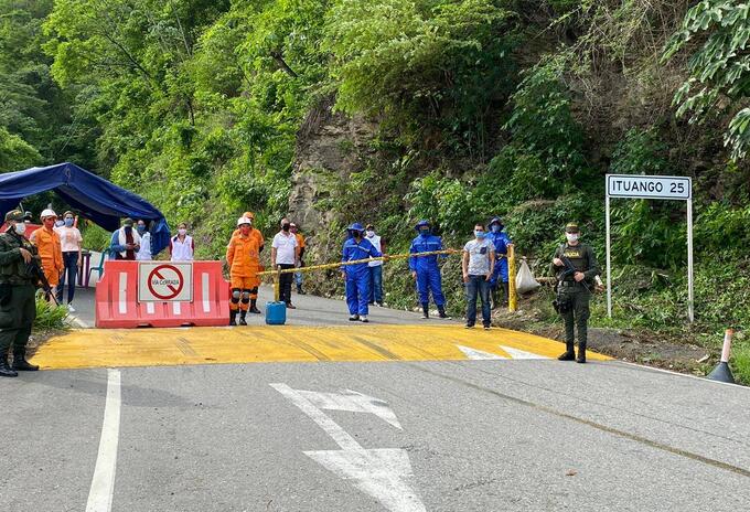 Puntos de control al ingreso de Ituango, Antioquia.