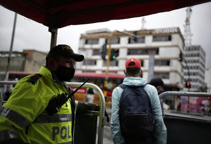POLICÍA POLICÍA